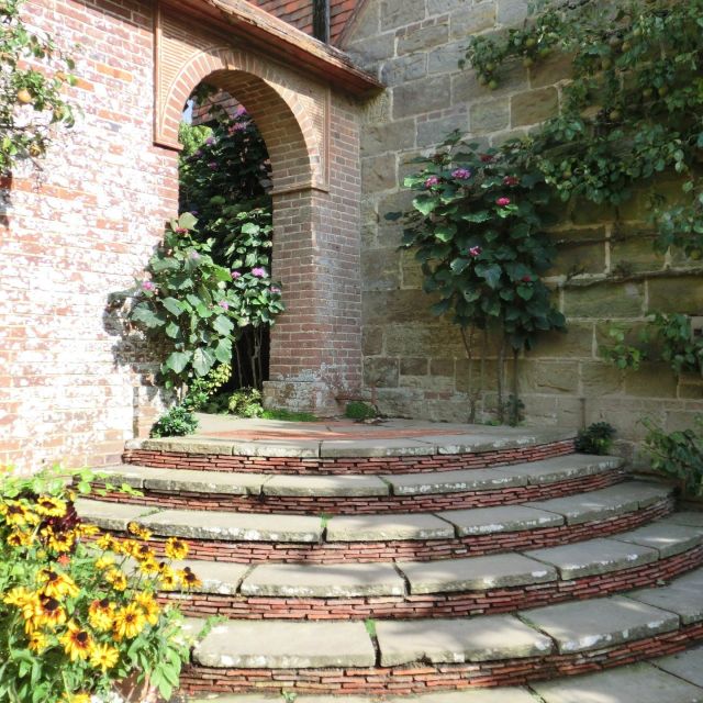こんにちは。

デザイン設計のアトリエ ドルフィンです。

本日は、イギリスの伝統的な「English Garden」をご紹介致します。

当設計事務所の設計するお庭「Garden」には、実際にイギリスやフランスで目にした物が
デザインソースとなっており、実際に現地で買い付けて来たアンティーク資材を使用して施工しています。

#dolphinsquare#ドルフィンスクエア#antique#アンティークを使った設計#刈谷市設計事務所#アンティークのある暮らし#洋館#イギリス#一級建築士の建物#イギリスで買い付け#デザイナーズ建築#アンティークと暮らす#アンティーク好きと繋がりたい#englishgarden#イングリッシュガーデン#ガーデン設計#庭の設計#庭造り#atelierdolphin#アトリエドルフィン#イングリッシュガーデン